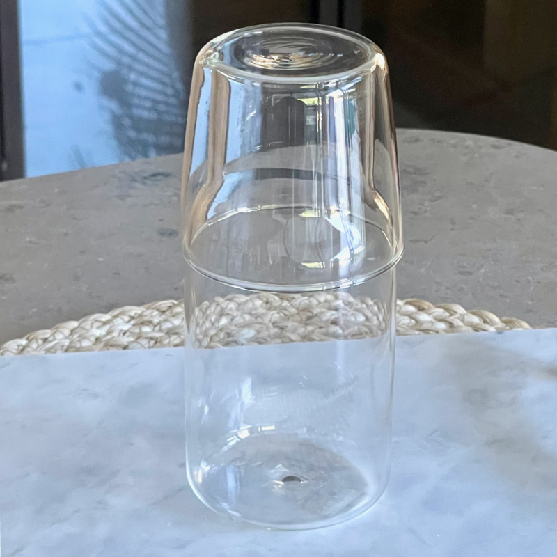 jarra de agua de noche