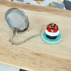 Infusores de té de acero inoxidable y resina pintada a mano.