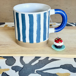 Infusores de té de acero inoxidable y resina pintada a mano.
