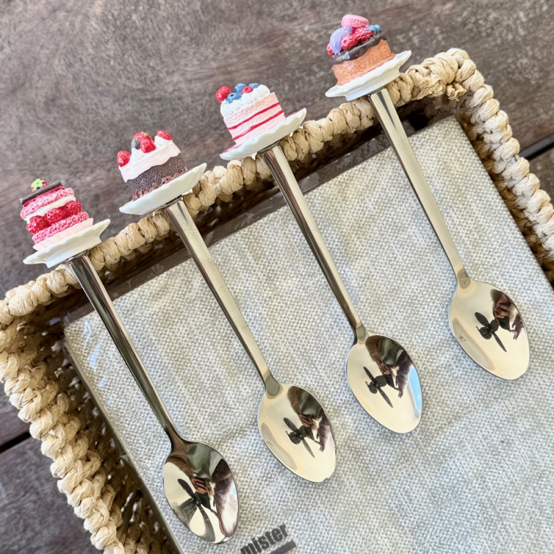 Infusores de té de acero inoxidable y resina pintada a mano.