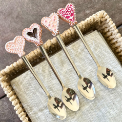 Infusores de té de acero inoxidable y resina pintada a mano.